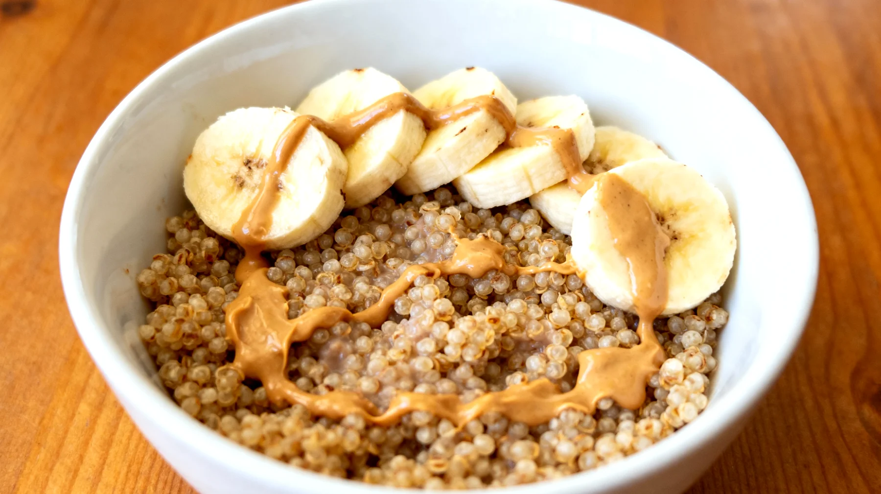Amaranto soffiato con banana e burro di mandorle"